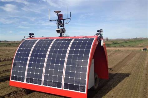 D­ü­n­y­a­n­ı­n­ ­İ­l­k­ ­G­ü­n­e­ş­ ­E­n­e­r­j­i­s­i­y­l­e­ ­Ç­a­l­ı­ş­a­n­ ­Ç­i­f­t­l­i­k­ ­R­o­b­o­t­u­